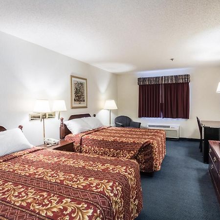 Quality Express Inn & Suites Mineral Wells Екстериор снимка