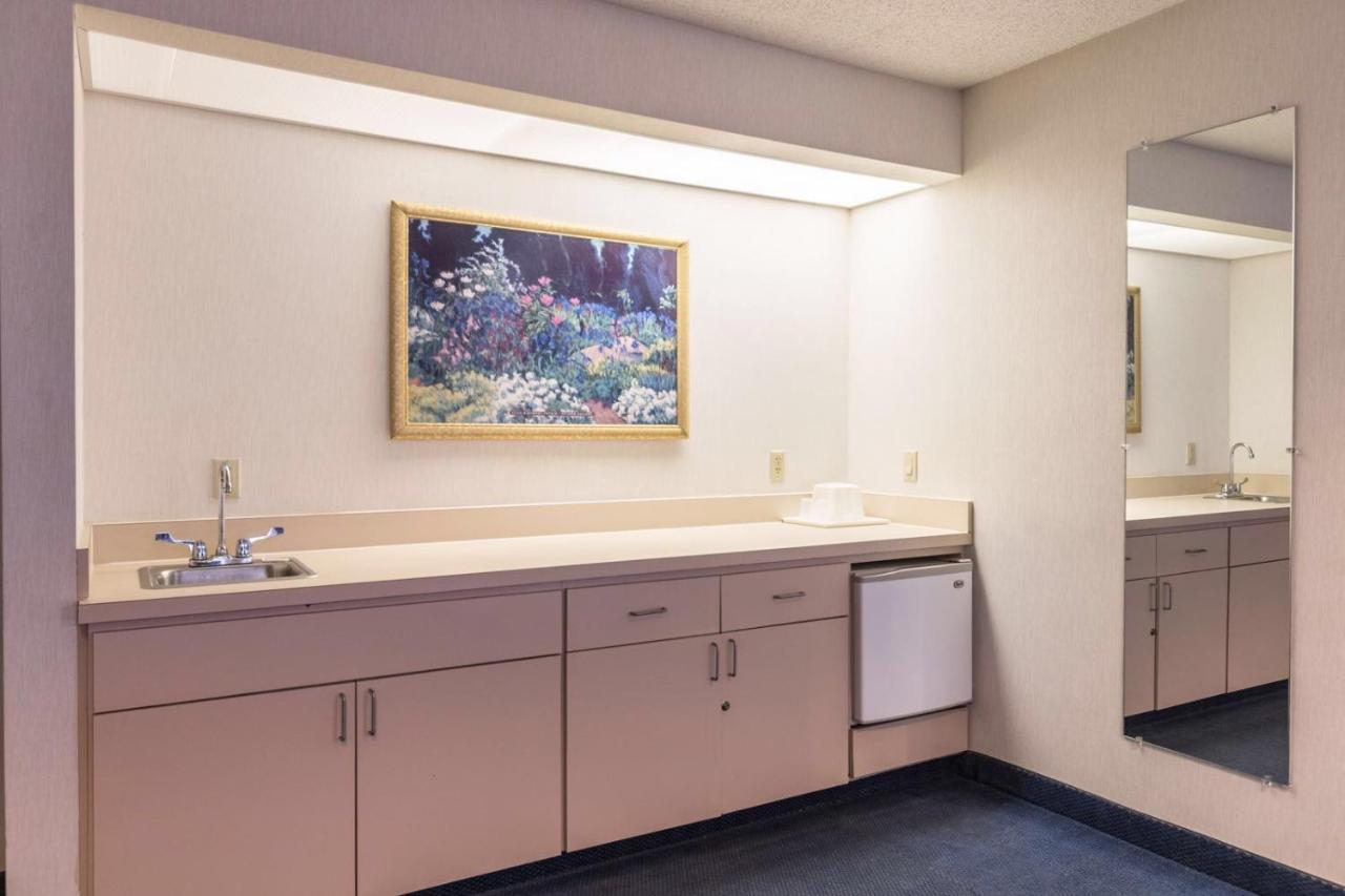 Quality Express Inn & Suites Mineral Wells Екстериор снимка