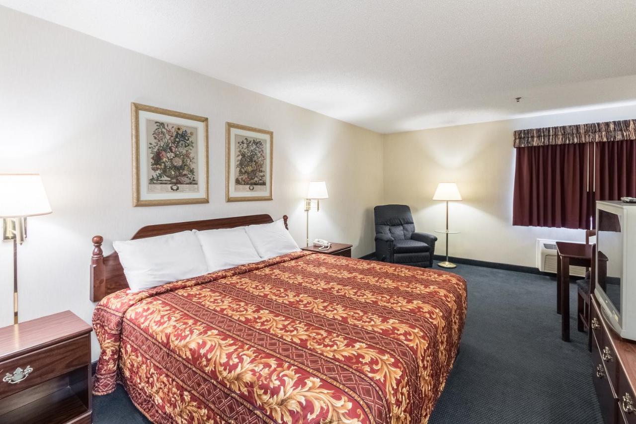 Quality Express Inn & Suites Mineral Wells Екстериор снимка