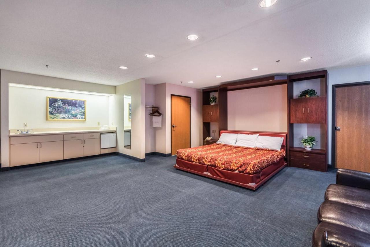 Quality Express Inn & Suites Mineral Wells Екстериор снимка