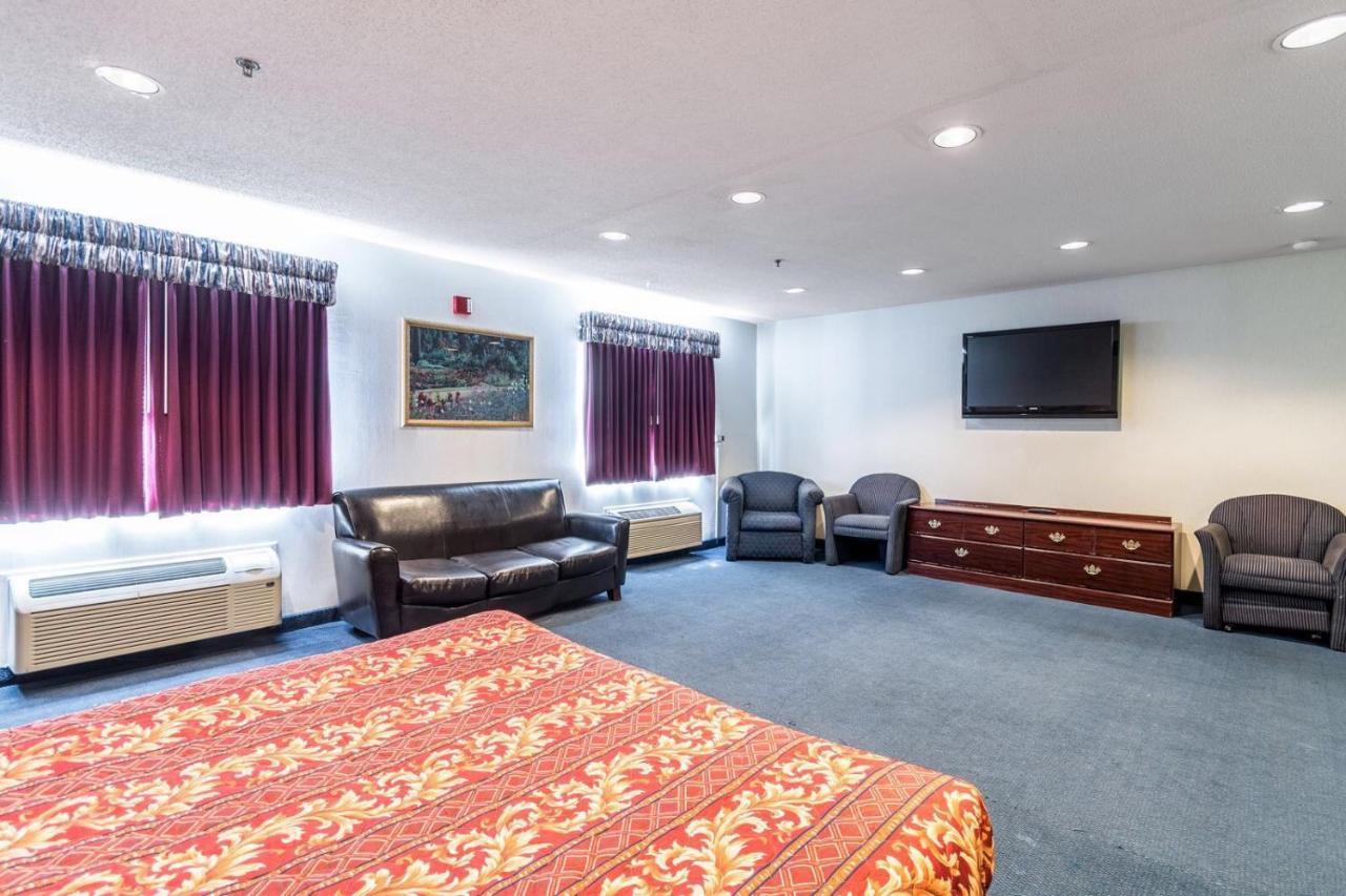 Quality Express Inn & Suites Mineral Wells Екстериор снимка